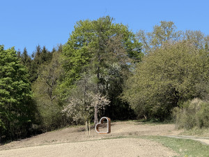Další srdcový fotopoint vnikl nad obcí Žinkovy. Nabízí výhled i na slavný zámek