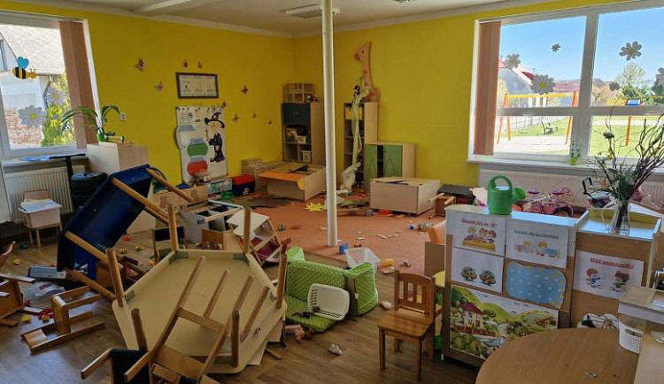 Zloděj totálně zdemoloval vnitřek školky, zařízení je zavřené a škody obrovské