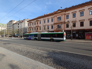Širší chodníky a více zeleně, Americká třída se promění v bulvár pro pěší