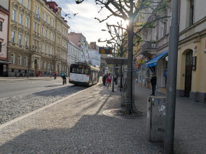 Širší chodníky a více zeleně, Americká třída se promění v bulvár pro pěší