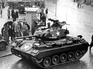 Tank M24 Chaffee 5. května 1945 na náměstí v Klatovech