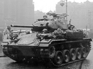 M24 Chaffee, který jako první tank přijel do Plzně. Na snímku na náměstí Republiky