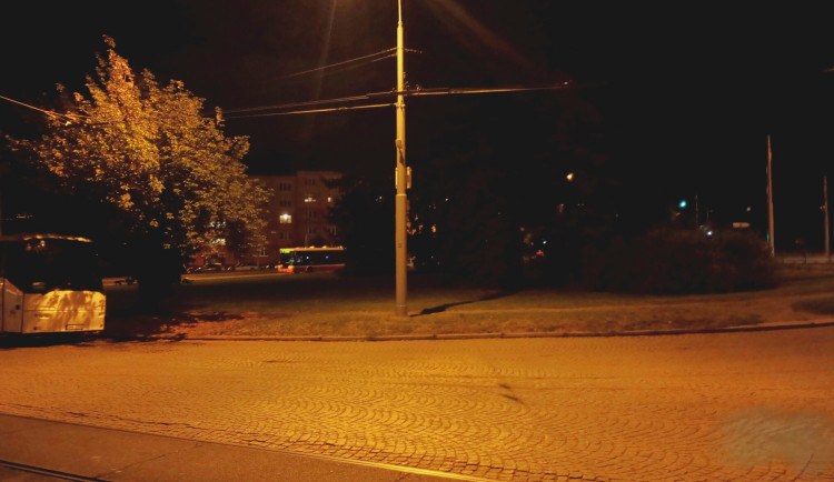 Žalostné zvuky slyší lidé na konečné zastávce tramvajové linky na Slovanech