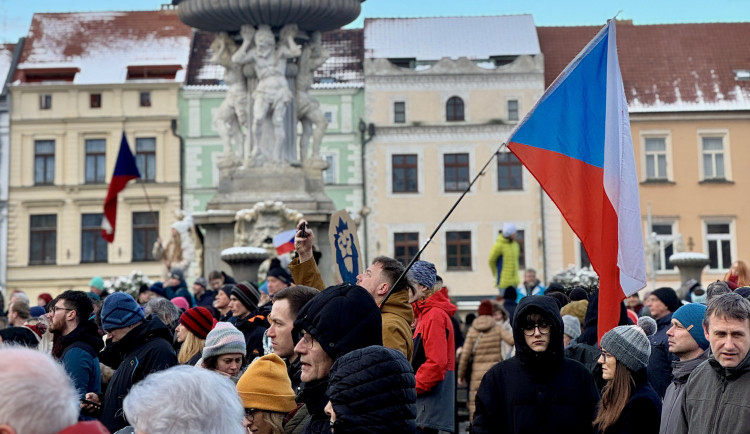 Ruce pryč od médií. Do Budějovic míří pochod za obranu novinářské nezávislosti