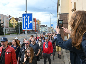 Stovky lidí v Plzni daly vládě najevo jasný vzkaz: Ruce pryč od médií