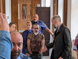 Soud zatím nerozhodl o vydání německé extremistky, Marla přirovnala Bory k Alcatrazu