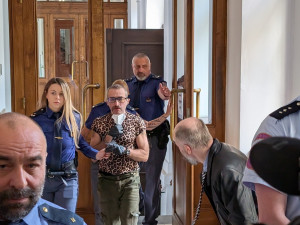 Soud zatím nerozhodl o vydání německé extremistky, Marla přirovnala Bory k Alcatrazu