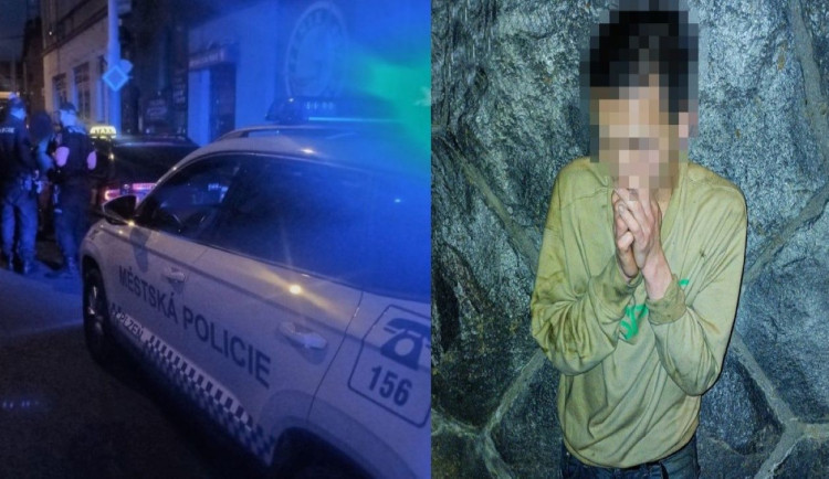 Cizinec při nočním útěku před strážníky překvapil velmi nečekanou únikovou cestou