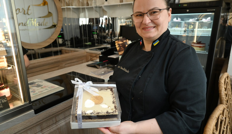 Příběhy vypráví prostřednictvím chutí, Alla zakombinovala do dortu i plzeňské pivo, foto: Zuzana Duzbabová