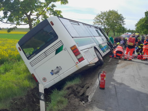Autobus s dětmi havaroval na Rokycansku