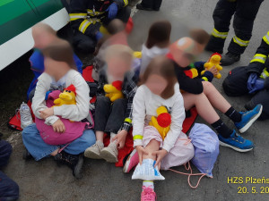 Autobus s dětmi havaroval na Rokycansku