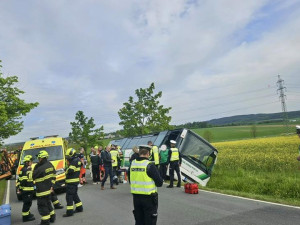 Autobus s dětmi havaroval na Rokycansku