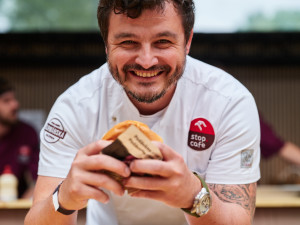 Gurmánská sezona na cestách: ORLEN v Plzni odstartoval letní menu od Romana Staši