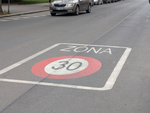 Město rozšiřuje třicítkové zóny a poprvé zavede i dvacítku, věří ve zklidnění dopravy