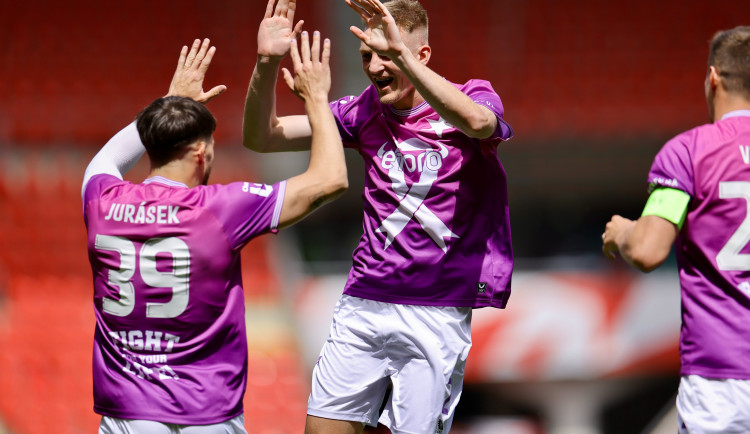Fotbalisté Slavie zakončili mistrovskou sezonu domácí výhrou 3:0 nad Plzní
