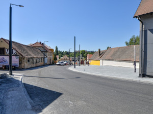 Po nekonečných odkladech se doprava vrací na Rolnické náměstí. Hotovo bude v srpnu