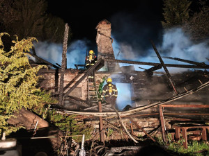 Požár od blesku v Srní způsobil v květnu obrovské škody, foto: SDH Kašperské Hory
