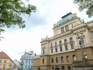 Terasy u Velkého divadla jsou na hranici životnosti, město je za 7 milionů předělá