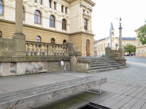 Terasy u Velkého divadla jsou na hranici životnosti, město je za 7 milionů předělá