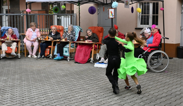 Sněženka se proměnila v centrum hudby a tance, nechyběly ani exotické koktejly