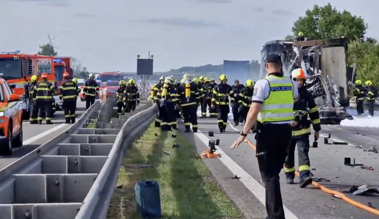 Dálnici D2 před Brnem uzavřely dvě smrtelné nehody, tvoří se dlouhé kolony