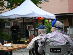 Sněženka se proměnila v centrum hudby a tance, nechyběly ani exotické koktejly