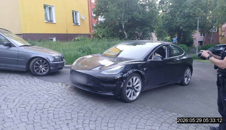 Zákazník si v servisu přivlastnil Teslu, majitel si v ten moment užíval dovolenou