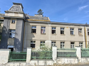 Objekt dříve slavného CD hotelu zachvátil požár. Hasiči evakuovali z budovy 32 osob
