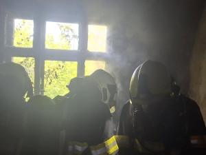Objekt dříve slavného CD hotelu zachvátil požár. Hasiči evakuovali z budovy 32 osob
