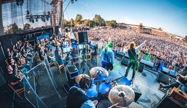 V Hradci Králové začíná Rock for People, dnes zahrají také Gorillaz