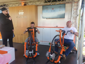 Jako součást skupiny ČEZ podporuje ŠKODA JS v rámci Nadace ČEZ celou řadu dalších charitativních, školních i sportovních aktivit v regionu