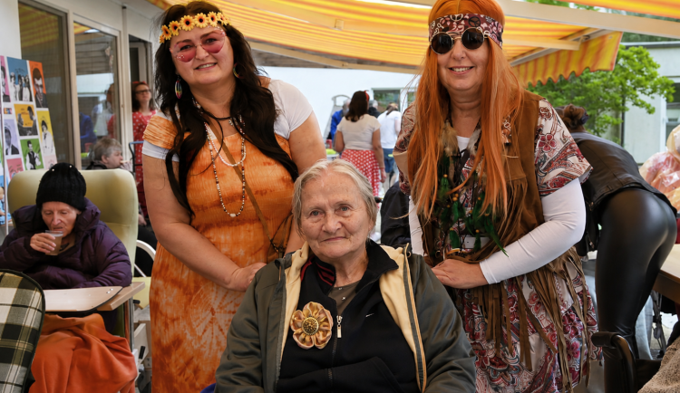 Hippies, hitovky 60. let a dobrá nálada. Taková byla Zahradní slavnost v Petrklíči
