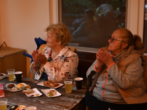 Hippies, hitovky 60. let a dobrá nálada. Taková byla Zahradní slavnost v Petrklíči