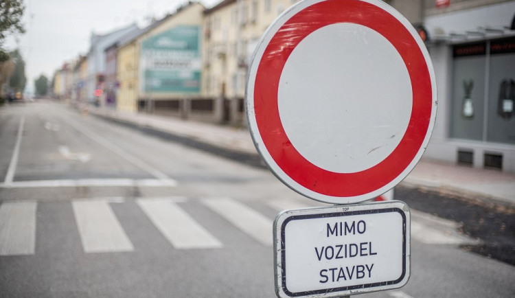 Řidiče v Plané čekají omezení, začíná oprava hlavního tahu