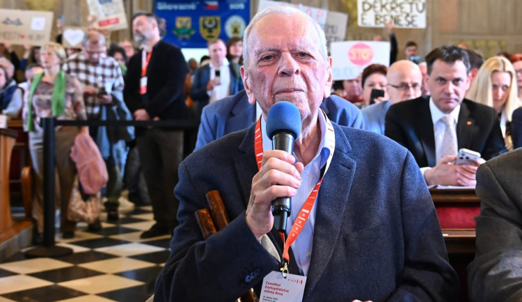 Brněnský dramatik Milan Uhde oslaví devadesátku. Krátce před jubileem dopsal novou hru