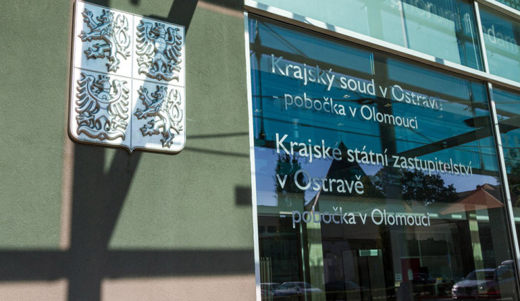 Otrávil kolegu, další jedovaté nápoje chystal, zakládal požáry. Žalobce chce pro muže z Olomoucka 25 let
