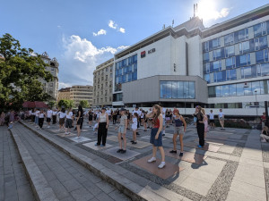 VIDEO: Přes dvě stovky stepařů předvedly v centru Plzně velkolepou show