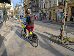 Na sdílených elektrokolech lidé 12krát objeli zeměkouli, město pořídí další