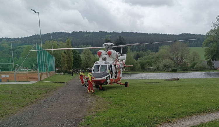 Byl to šílený pohled, popisují svědci nehodu parašutistů. Čtyři jsou ve vážném stavu