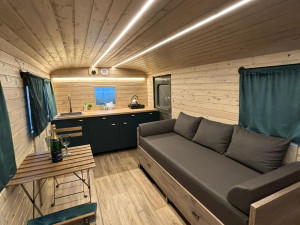Legendární vojenskou Vejtřasku proměnili manželé Vácovi v unikátní glamping