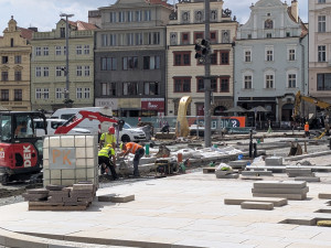 Neobhajitelné ničení, památkáři ostře kritizují postup města při rekonstrukci náměstí