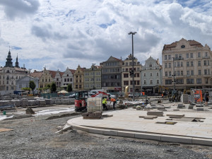 Neobhajitelné ničení, památkáři ostře kritizují postup města při rekonstrukci náměstí