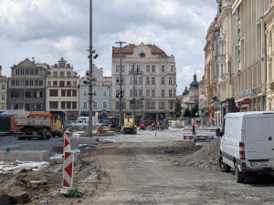 Neobhajitelné ničení, památkáři ostře kritizují postup města při rekonstrukci náměstí