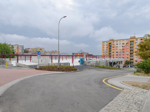 Nový parkovací dům Atom je hotový, celkem nabízí 173 parkovacích míst