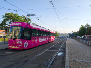 Zmizí z ulic i tramvaje oblepené reklamou? Debat na internetu se hned chytil primátor