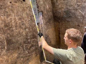Čeští archeologové odhalují tajemství pohřebiště, kam se lidé vraceli po tisíce let
