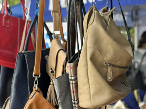 Dobročinný bazar nepotřebných kabelek podpoří děti z náhradních rodin