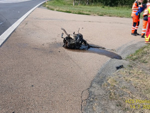 Při srážce dvou osobních aut se zranili čtyři lidé, zasahoval i vrtulník záchranářů