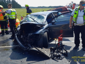 Při střetu dvou aut se zranili tři lidé, pomoc přivolal systém eCall