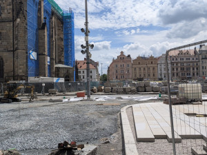 Památkáři vrací úder a upozorňují na paradox s historickou dlažbou na náměstí